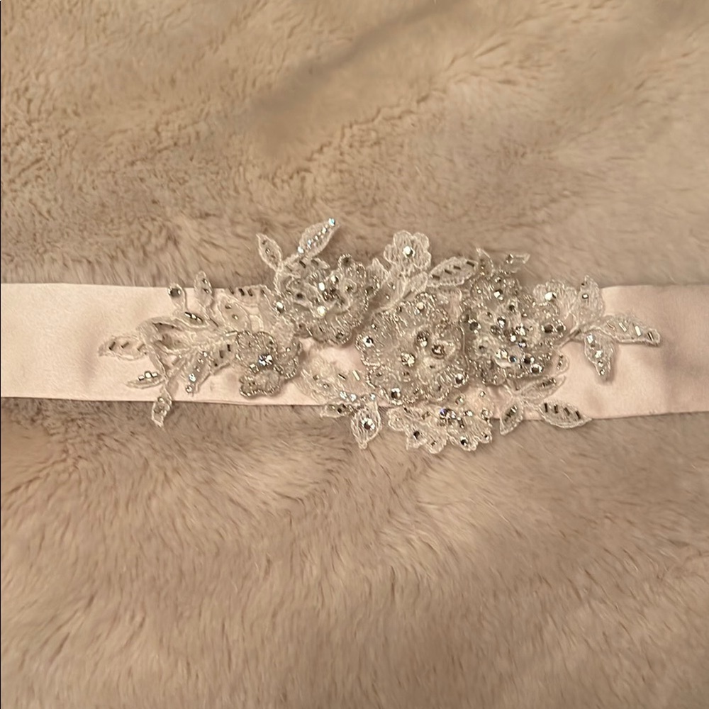 Elegant Floral Embellished Belt